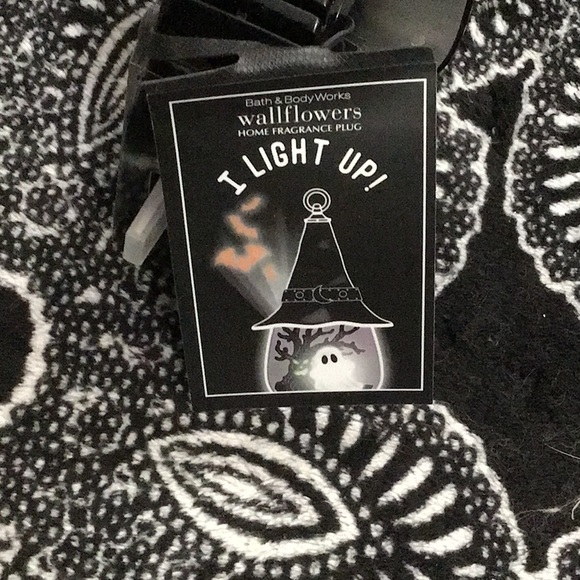 Bath and body works light up nightlight - Picture 2 of 2